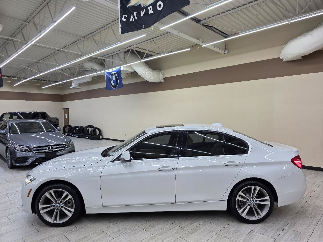 Used 2017 BMW 330i xDrive Sedan AWD/4WD image 9