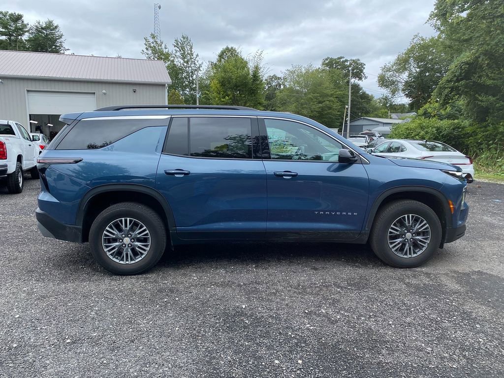 Used 2024 Chevrolet Traverse LT w/ Trailering Package image 5