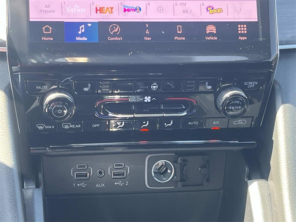 New 2025 Jeep Grand Cherokee Limited w/ Black Appearance Package image 23