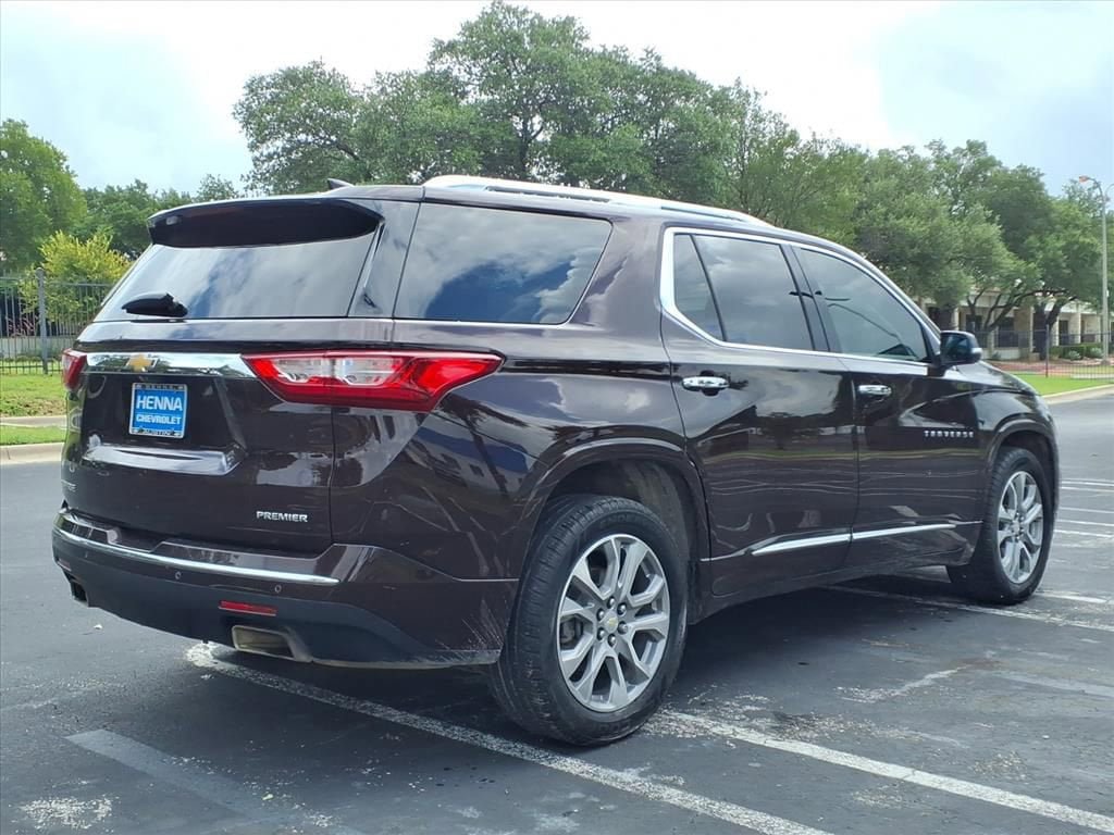Used 2021 Chevrolet Traverse Premier FWD image 5