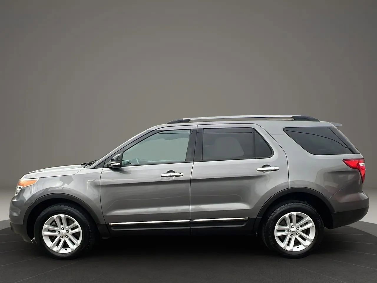 Used 2014 Ford Explorer XLT image 8