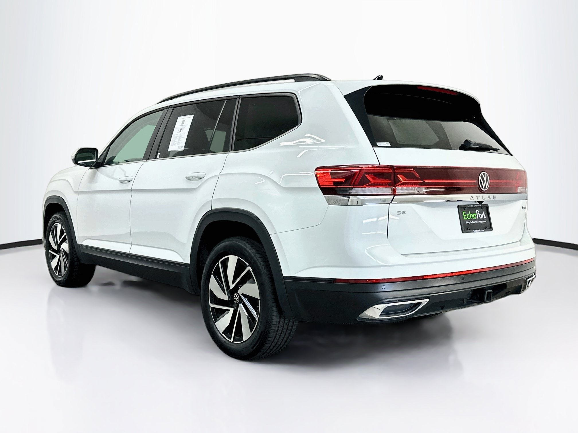Used 2025 Volkswagen Atlas SE AWD/4WD image 5
