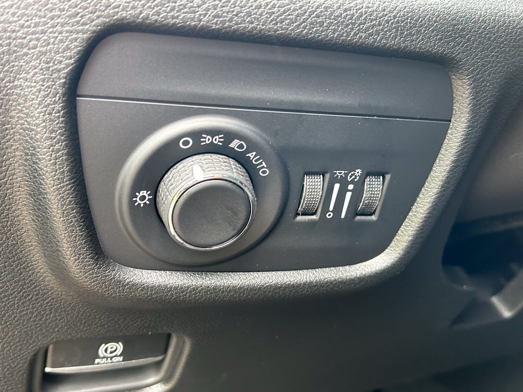 New 2024 Jeep Grand Cherokee Laredo AWD/4WD image 34