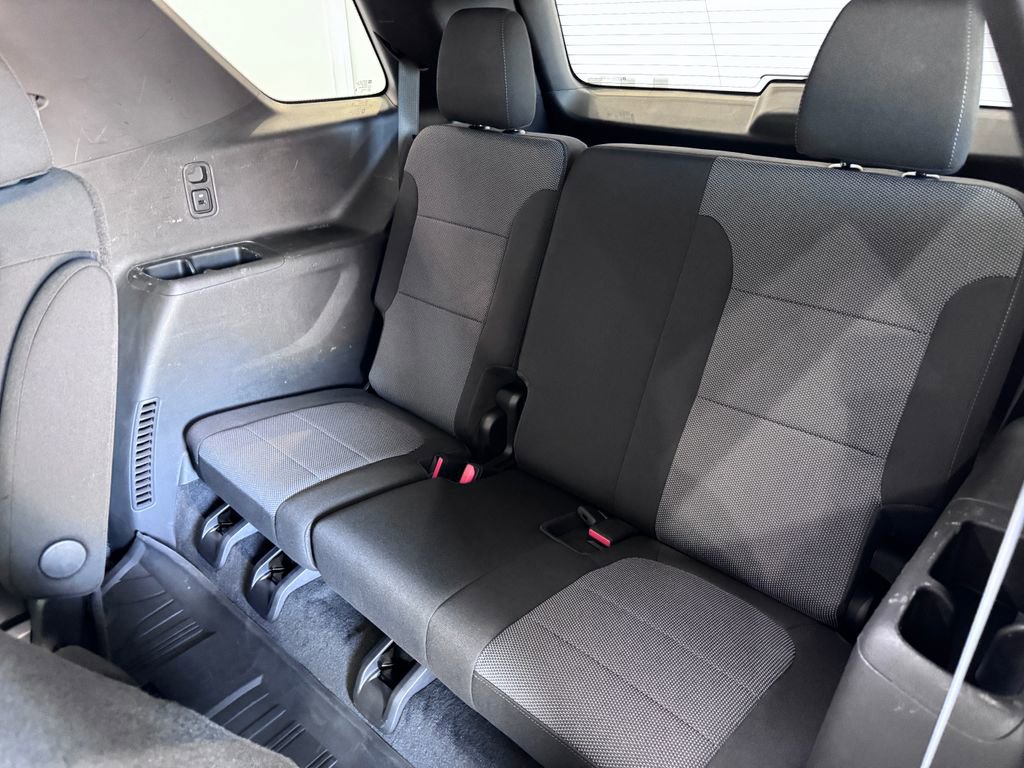 Certified 2022 Chevrolet Traverse LT w/ LPO, Floor Liner Package image 11