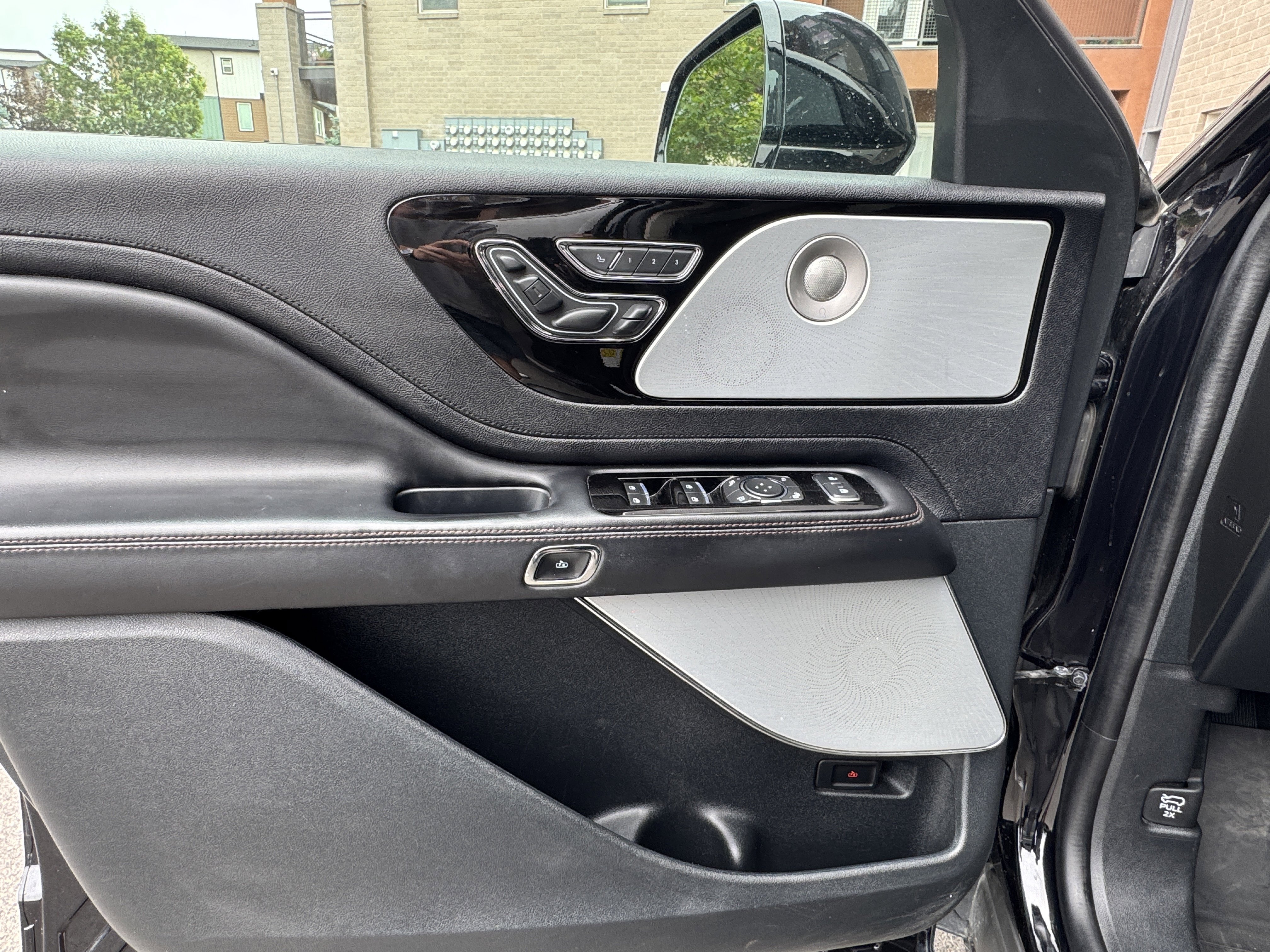 Used 2021 Lincoln Aviator Reserve w/ Equipment Group 208A AWD/4WD image 18