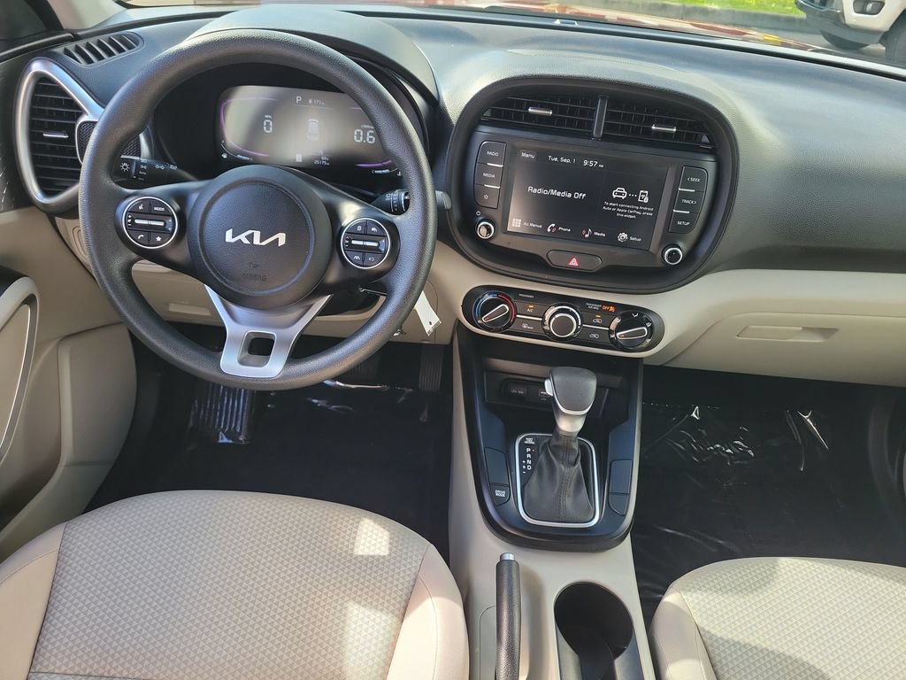Used 2025 Kia Soul LX FWD image 26