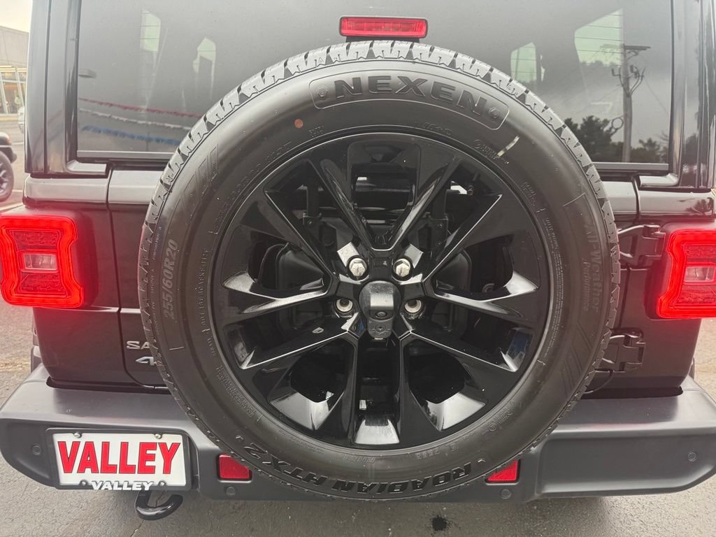 Used 2025 Jeep Wrangler Unlimited Sahara w/ Safety Group AWD/4WD image 41