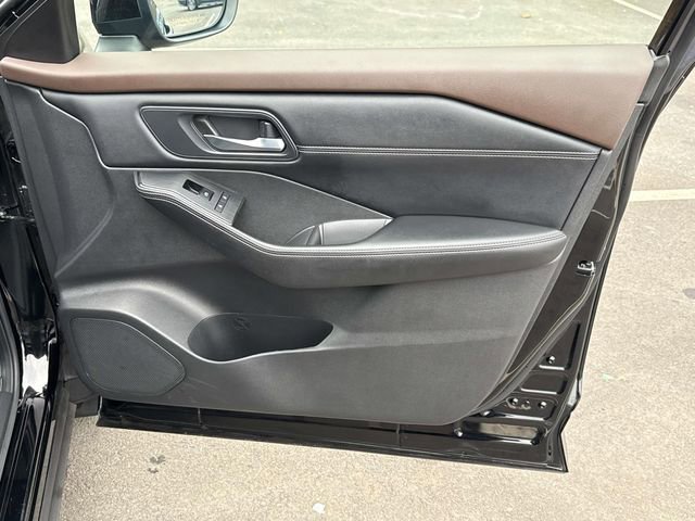 Used 2023 Nissan Rogue SV w/ SV Premium Package image 8