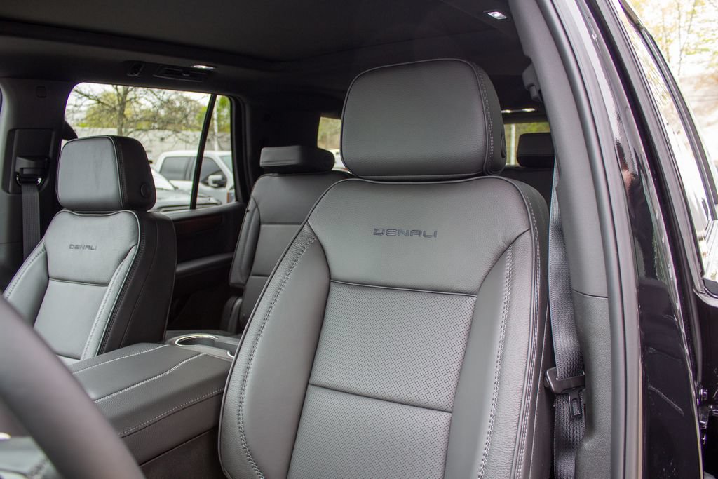 Used 2026 GMC Yukon Denali w/ Sun & Power Step Package AWD/4WD image 12