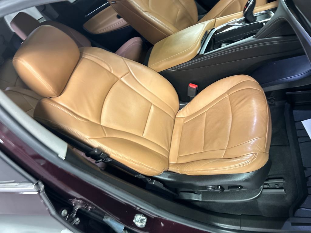 Used 2018 Buick Enclave Premium w/ Experience Buick Package image 27