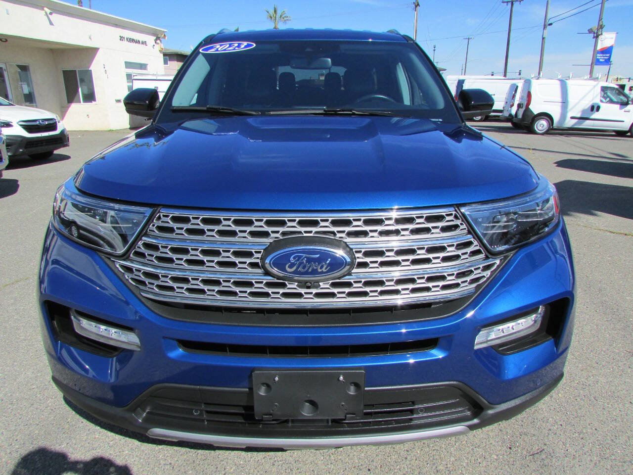 Used 2023 Ford Explorer Limited image 3
