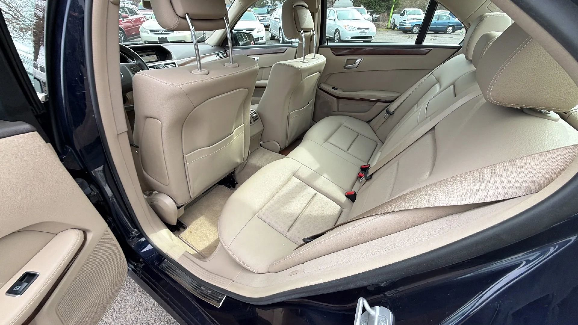 Used 2010 Mercedes-Benz E 350 4MATIC Sedan image 11