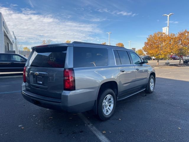 Used 2018 Chevrolet Suburban LT image 8