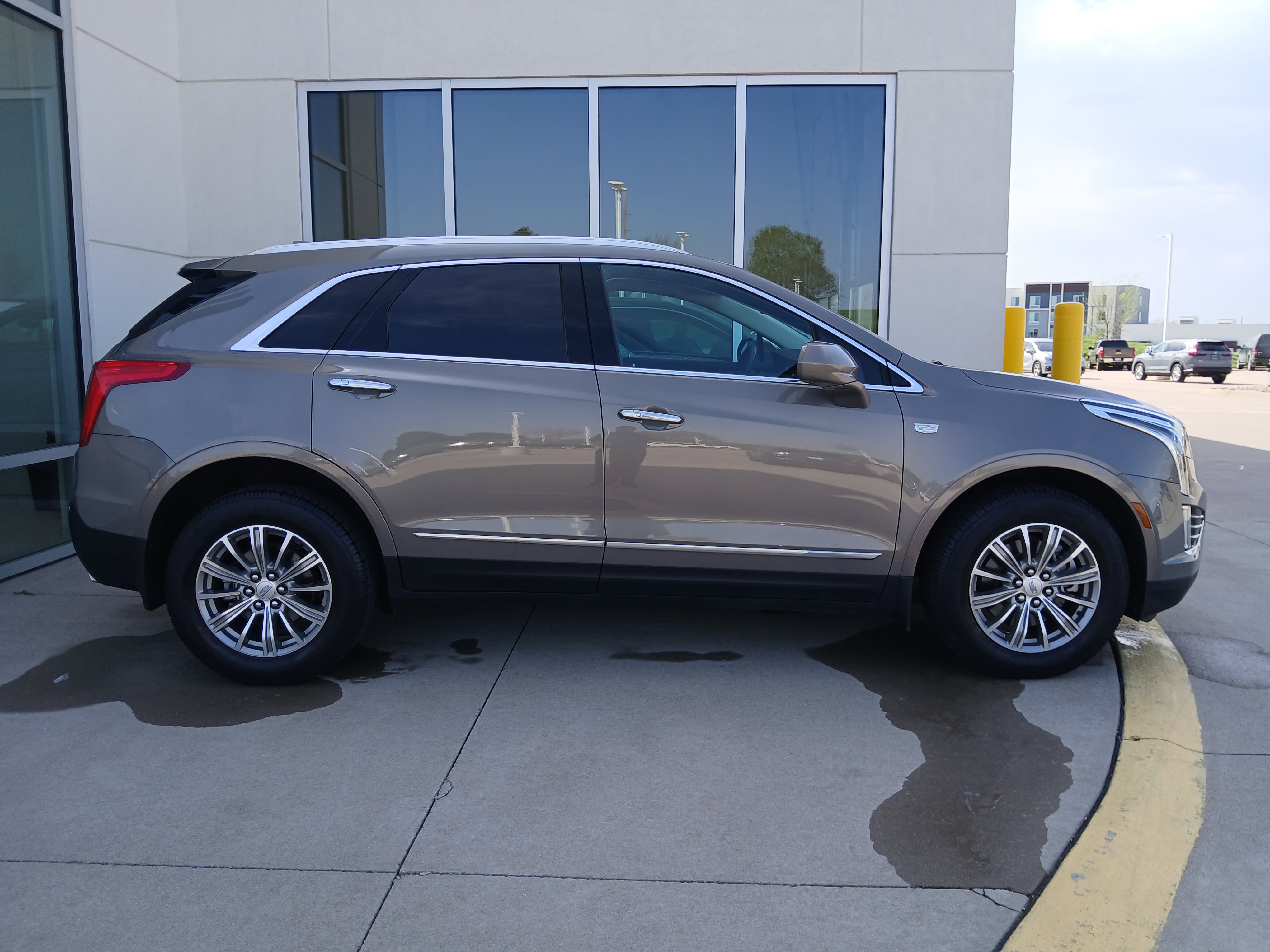 Used 2017 Cadillac XT5 Luxury w/ Driver Awareness Package AWD/4WD image 5