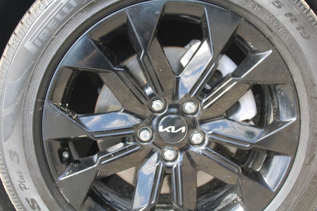 Used 2024 Kia Carnival SX FWD image 25