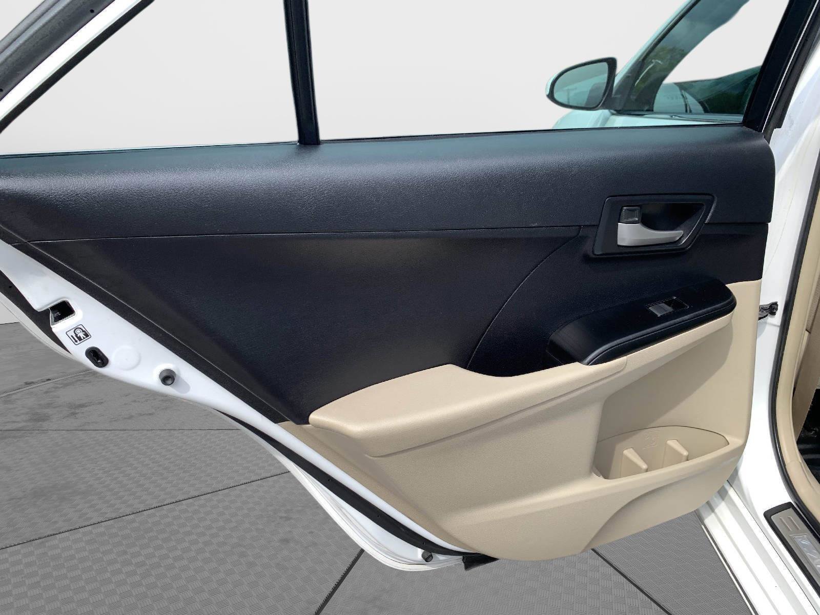 Used 2014 Toyota Camry LE FWD image 35