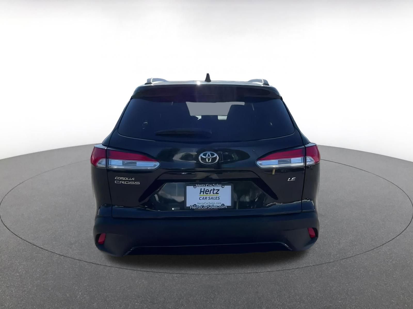 Used 2025 Toyota Corolla Cross LE image 12