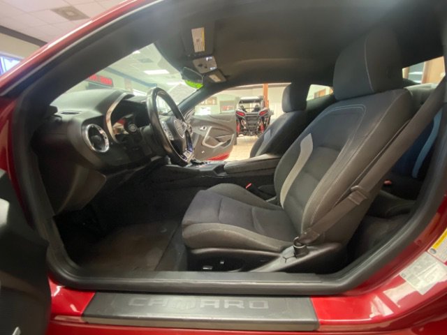 Used 2018 Chevrolet Camaro LT w/ Technology Package image 18