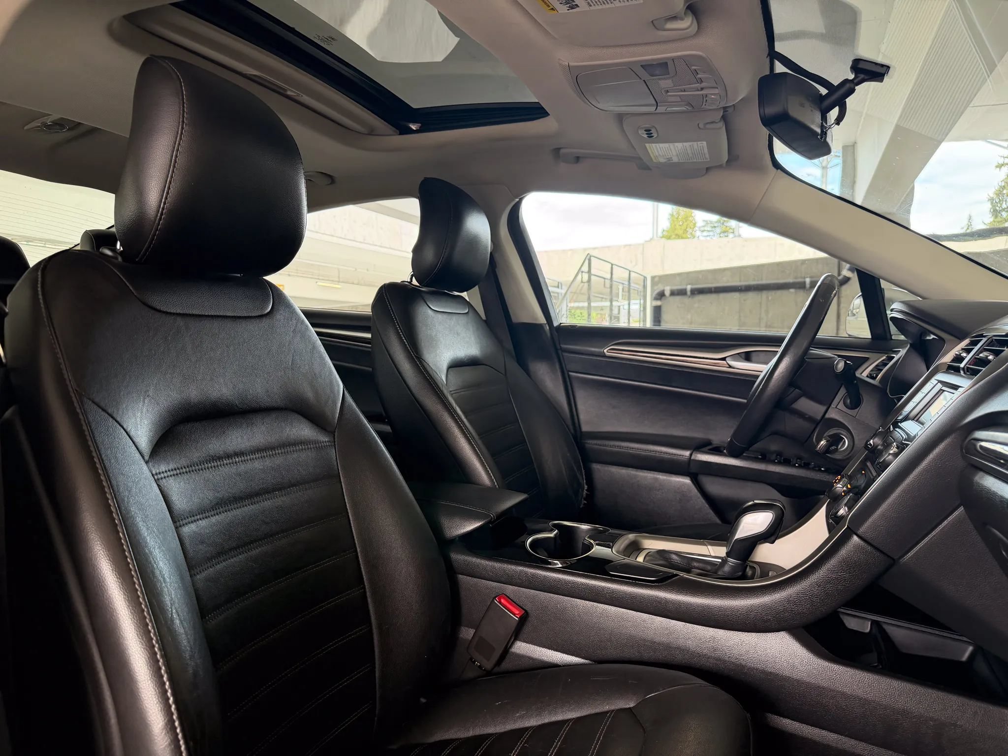 Used 2014 Ford Fusion SE w/ Equipment Group 202A FWD image 25
