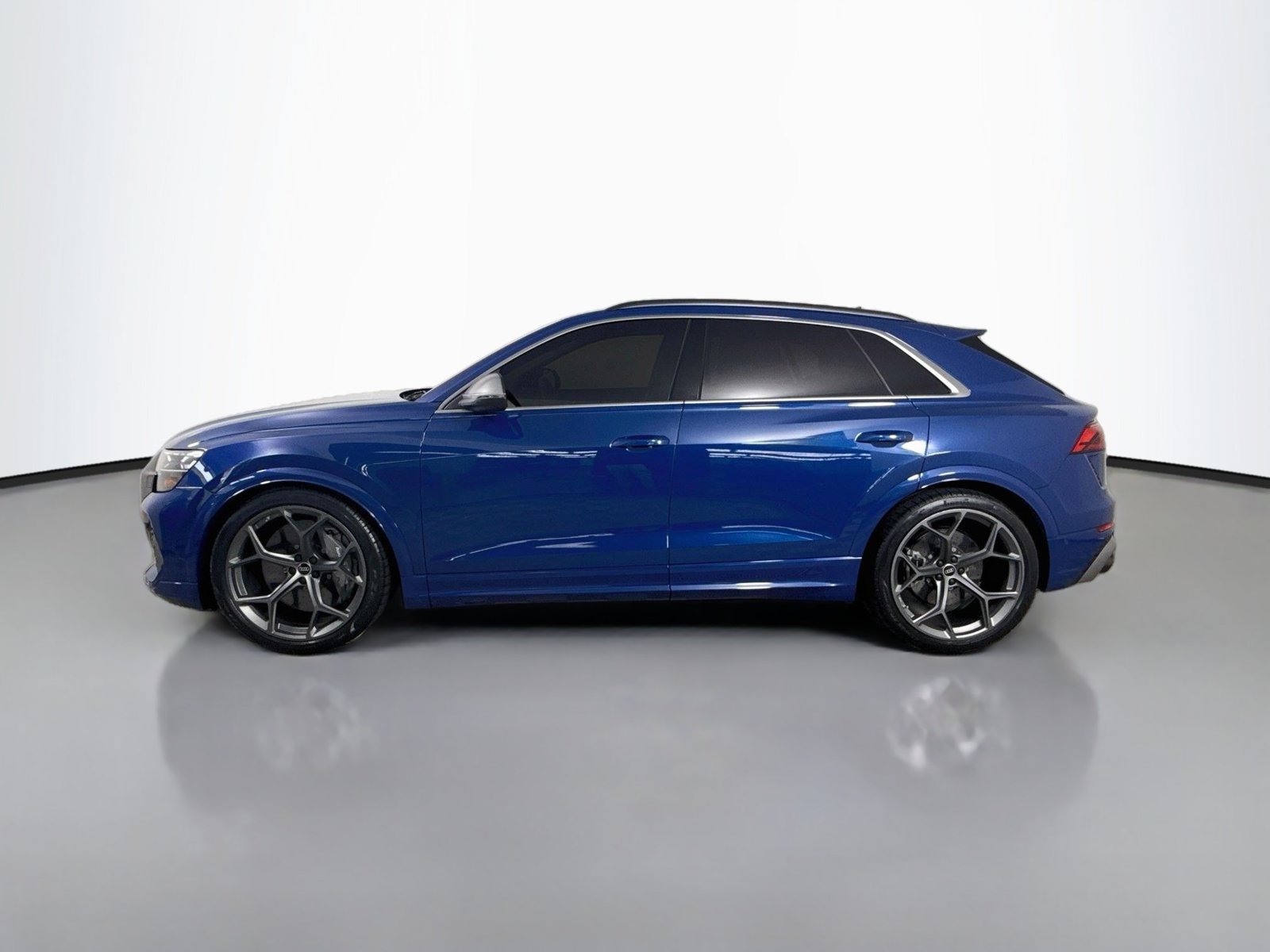 Certified 2025 Audi RS Q8 performance AWD/4WD image 2