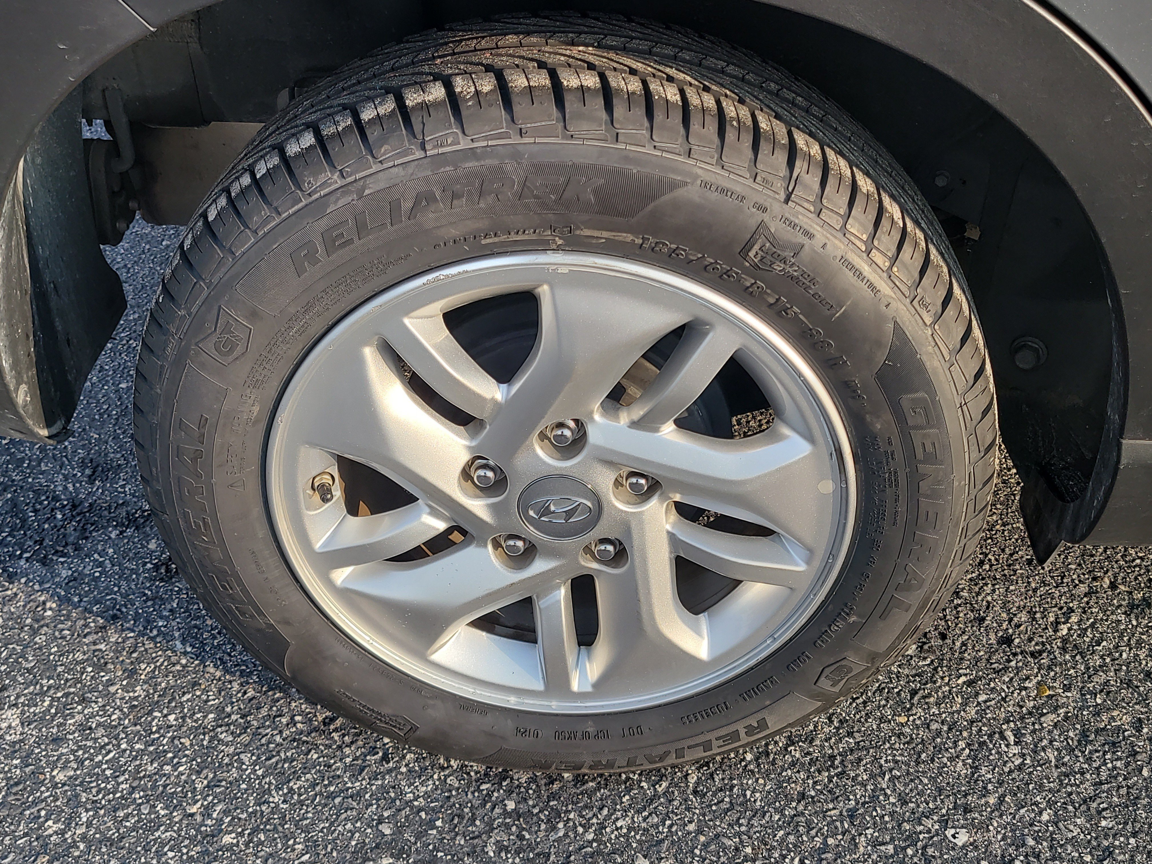 Used 2025 Hyundai Venue SE FWD image 9