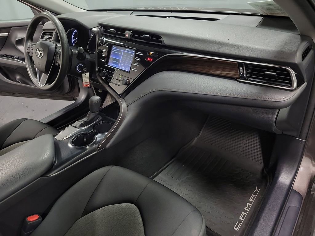 Used 2020 Toyota Camry LE image 22