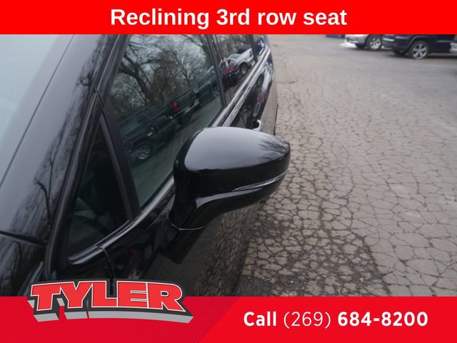 Used 2025 Chrysler Pacifica Limited FWD image 11