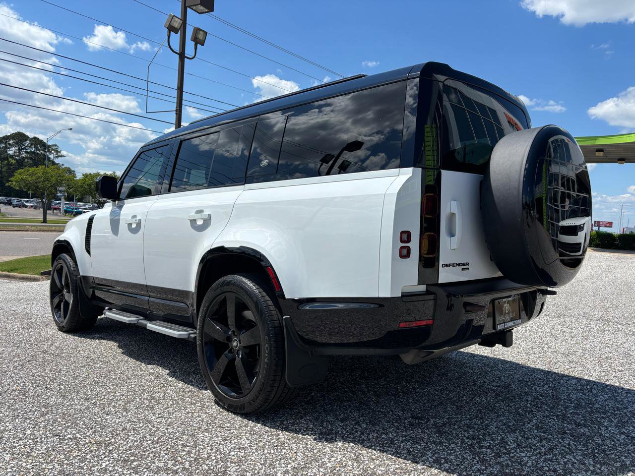 Used 2023 Land Rover Defender 130 X-Dynamic SE AWD/4WD image 3