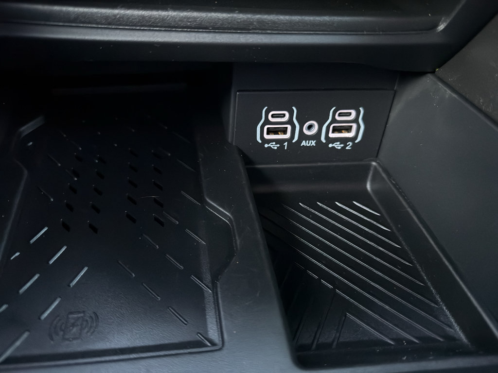 Used 2025 Chrysler Pacifica Limited FWD image 34