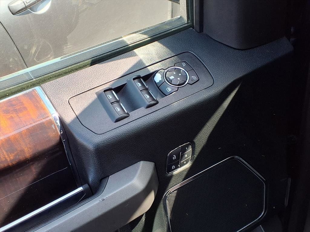 Used 2017 Ford F150 Platinum w/ Equipment Group 701A Luxury AWD/4WD image 22