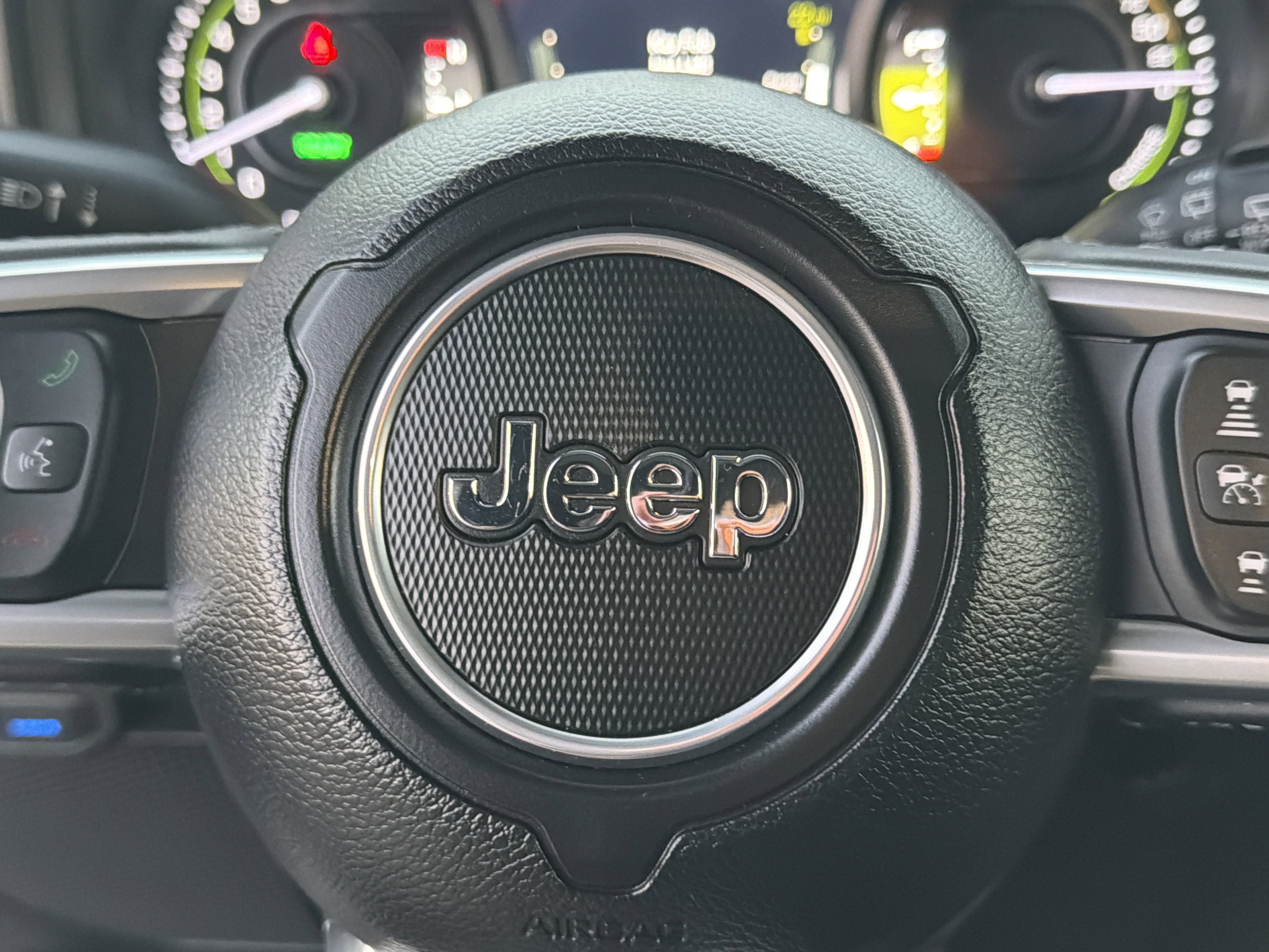 Used 2025 Jeep Wrangler Sahara image 25