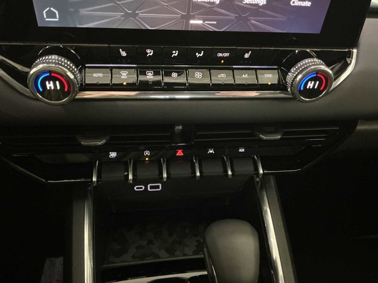 New 2026 GMC Canyon Elevation w/ Convenience Package image 14