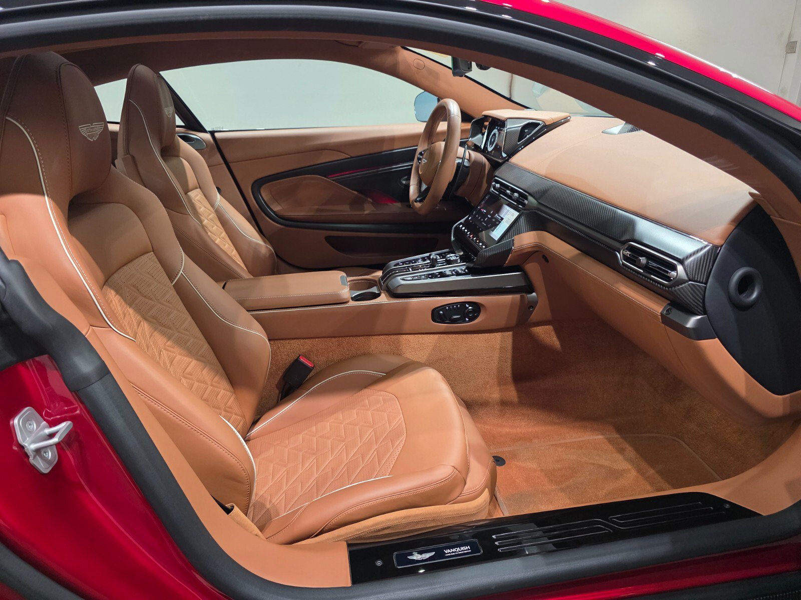 Used 2025 Aston Martin Vanquish RWD image 22