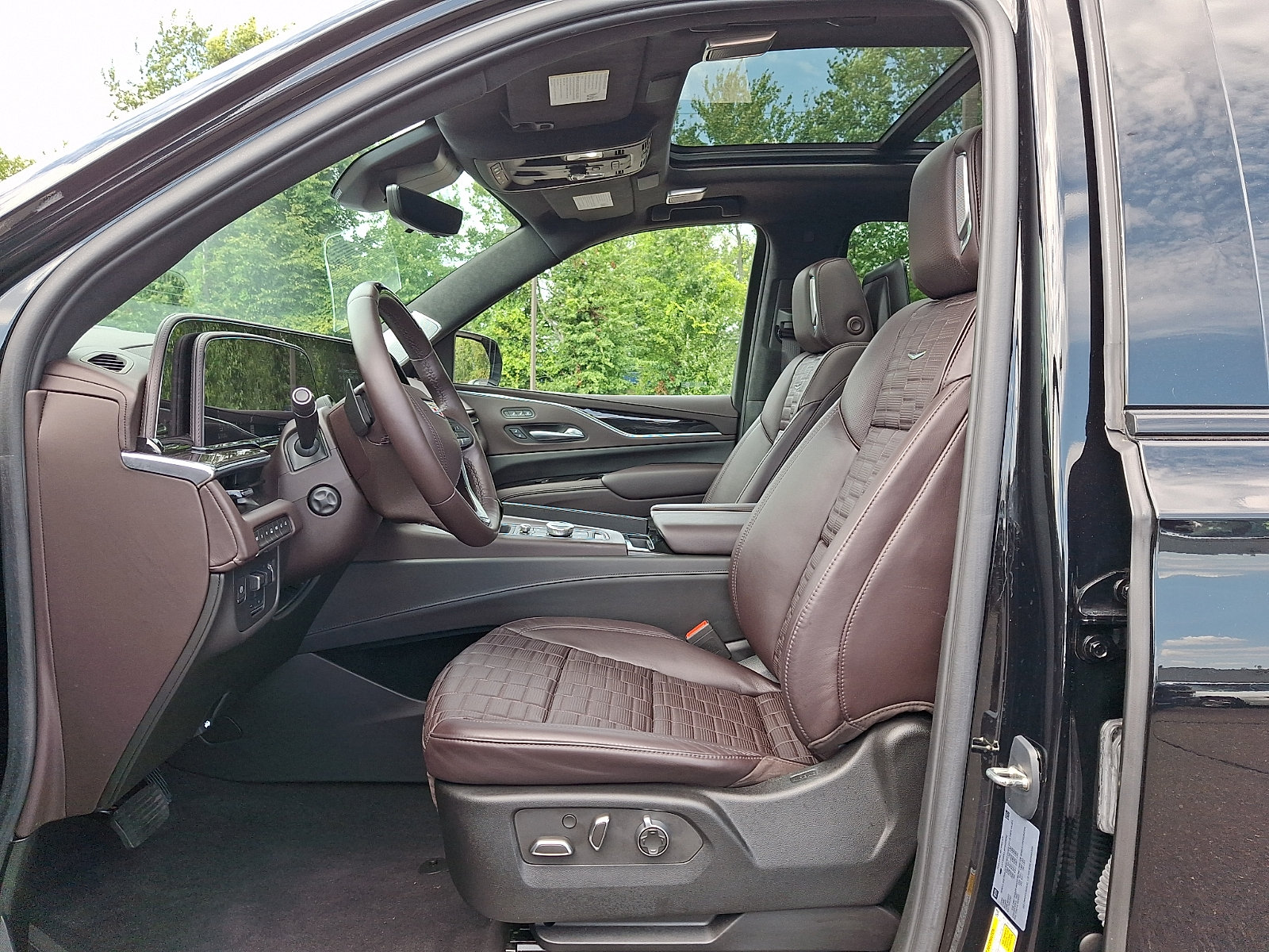 Certified 2023 Cadillac Escalade ESV Sport Platinum w/ LPO, ONYX Package AWD/4WD image 13