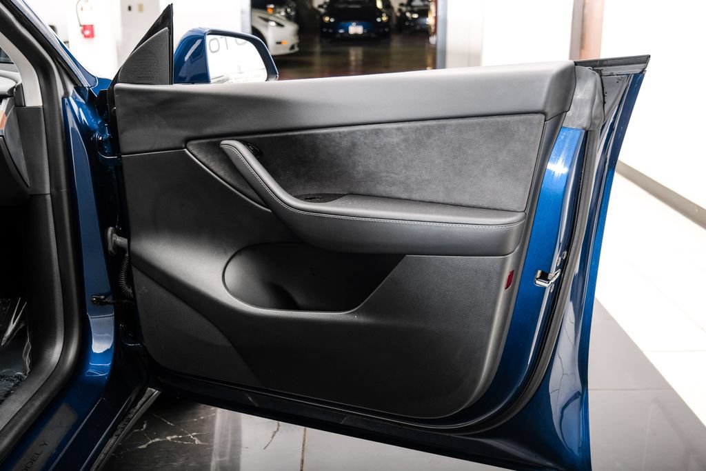Used 2021 Tesla Model Y Long Range AWD/4WD image 49