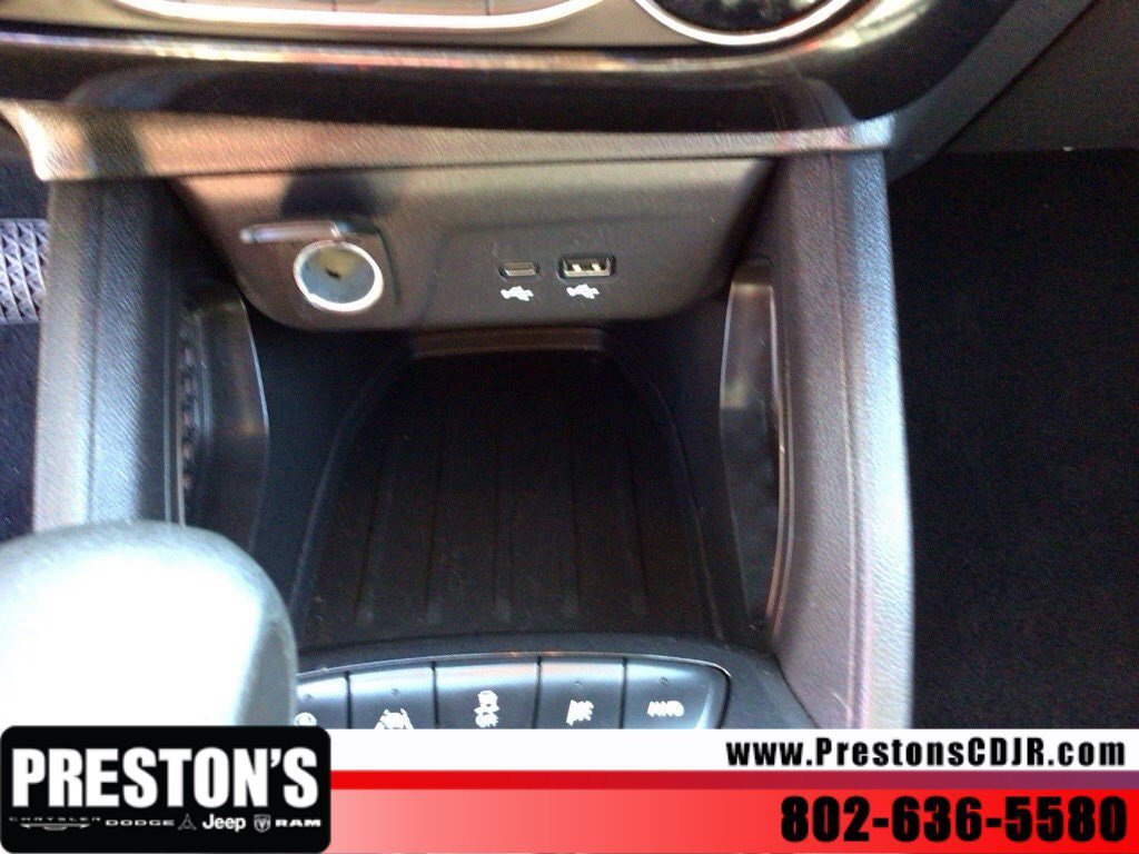 Used 2025 Chevrolet TrailBlazer LT AWD/4WD image 21