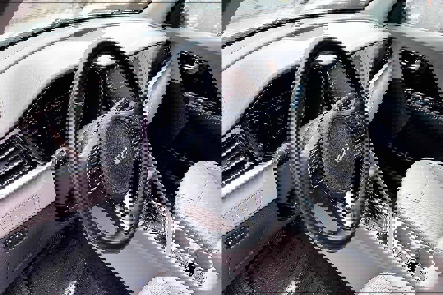 Used 2022 Kia Niro EX Premium FWD image 18