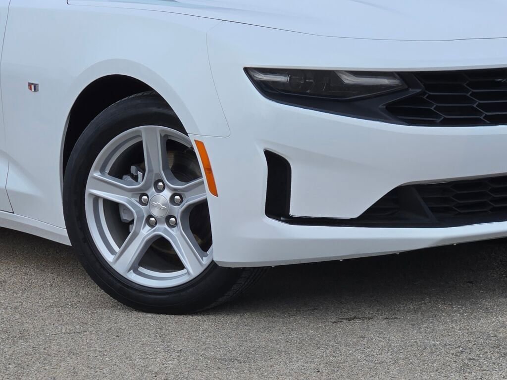 Used 2023 Chevrolet Camaro LT RWD image 3