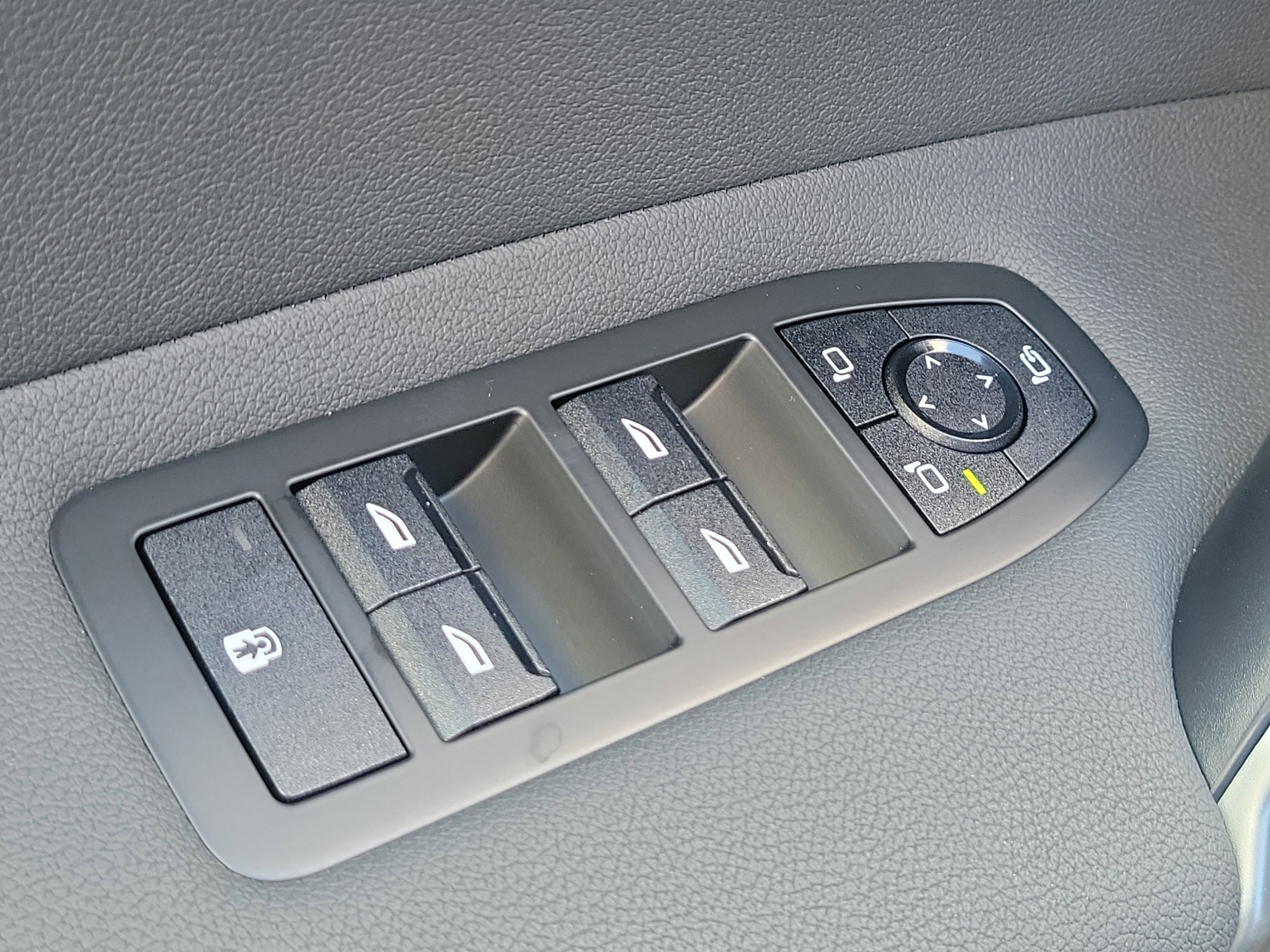 New 2026 BMW iX xDrive60 image 19