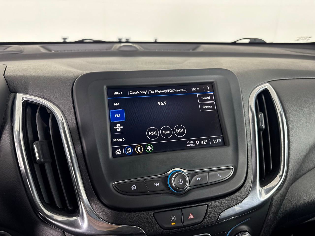 Used 2023 Chevrolet Equinox LT image 16