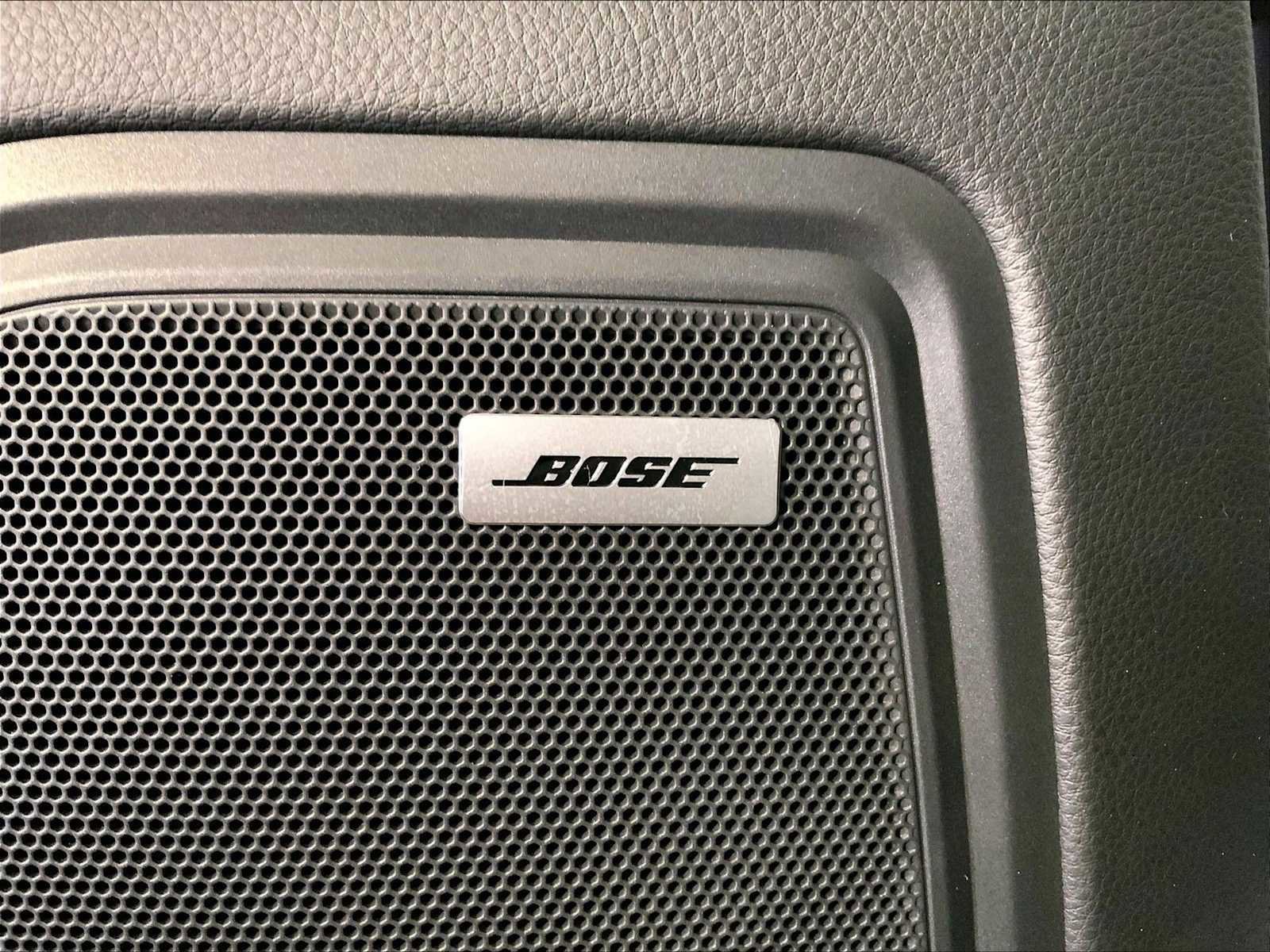 Certified 2025 Porsche Macan image 38