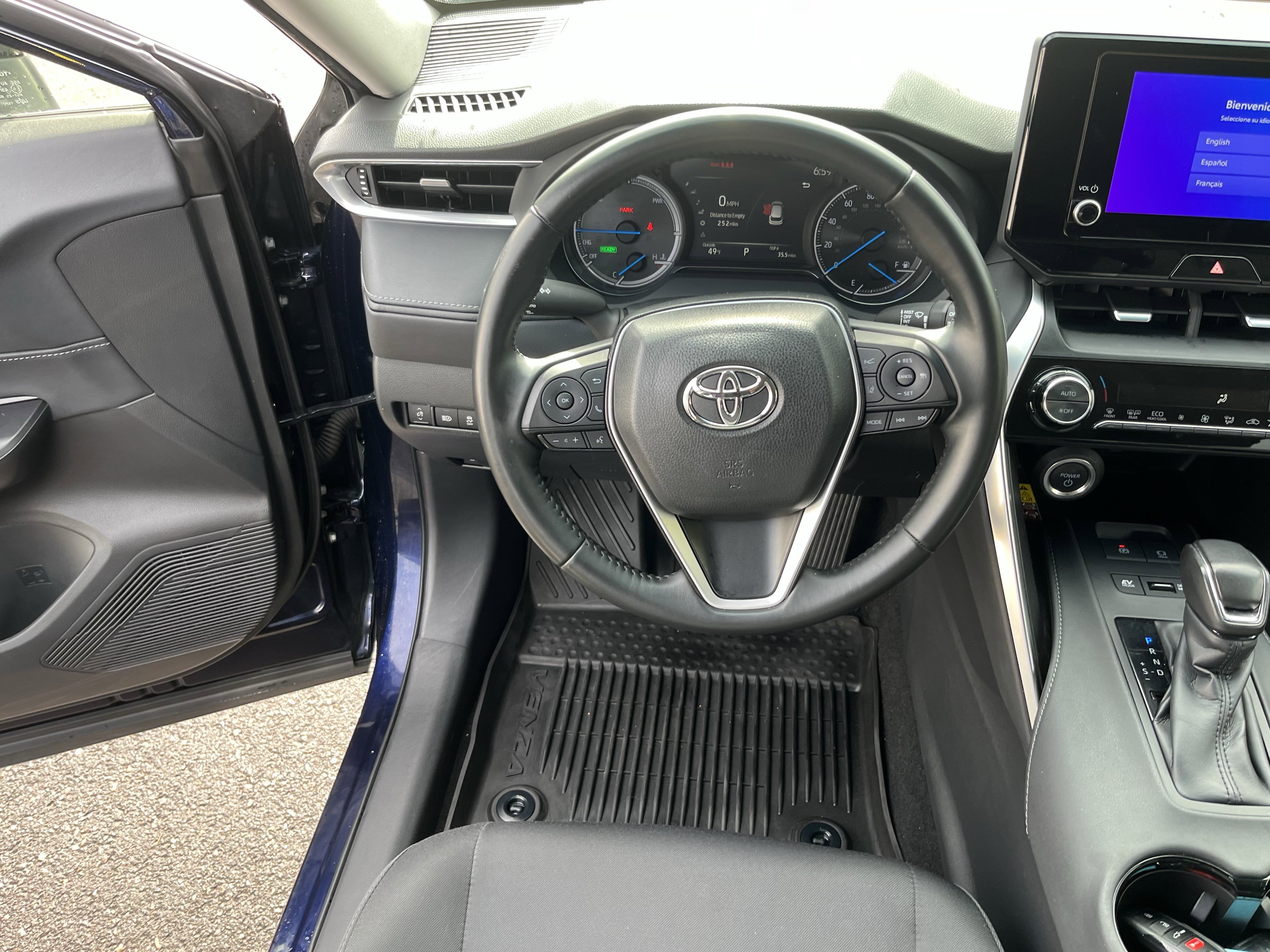 Used 2024 Toyota Venza LE AWD/4WD image 12