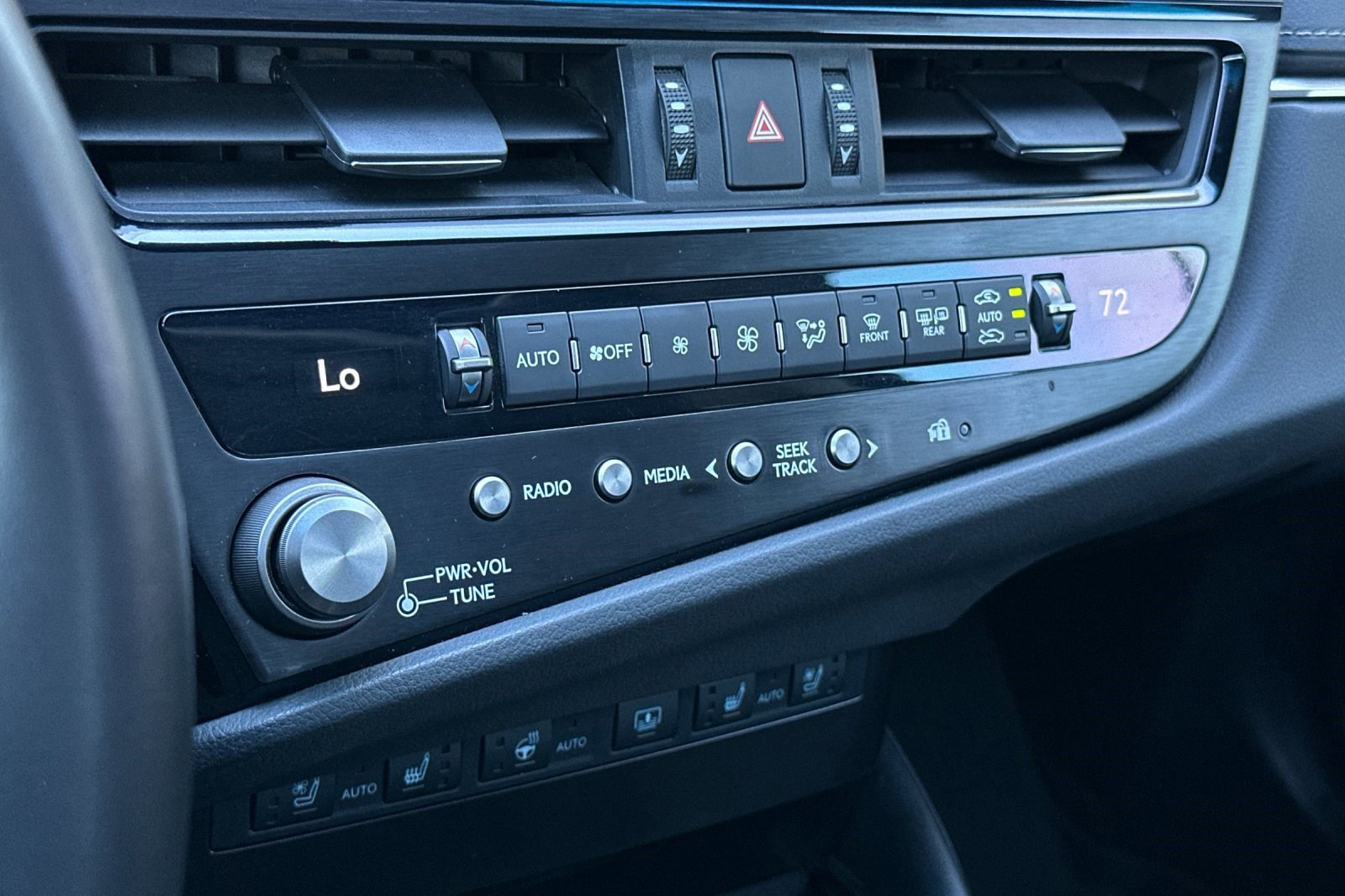 Certified 2025 Lexus ES 300h w/ Luxury Package image 27