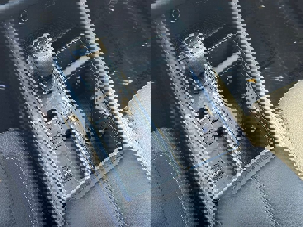 Used 2024 Nissan Pathfinder SV image 20