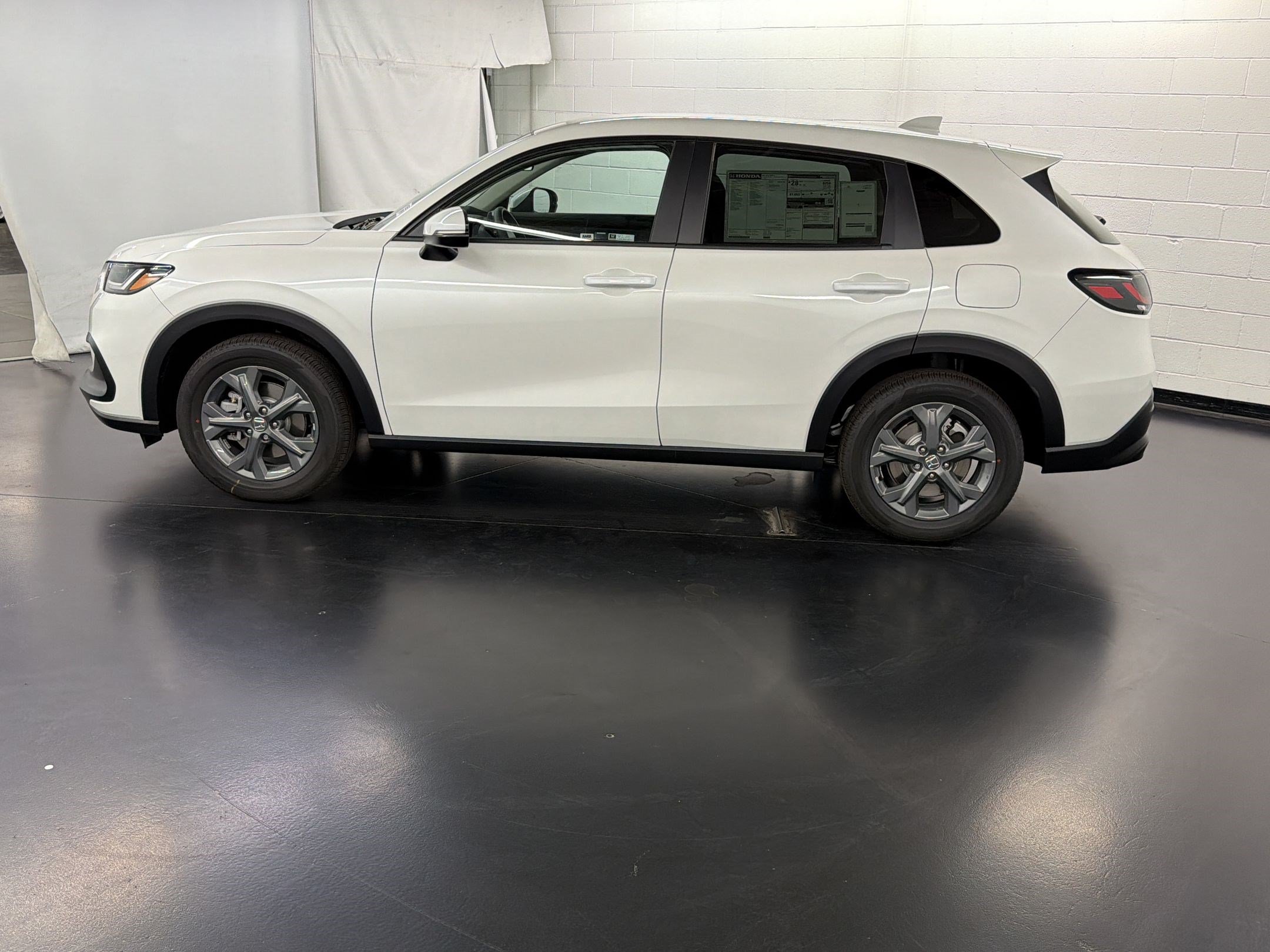 New 2027 Honda HR-V LX image 2