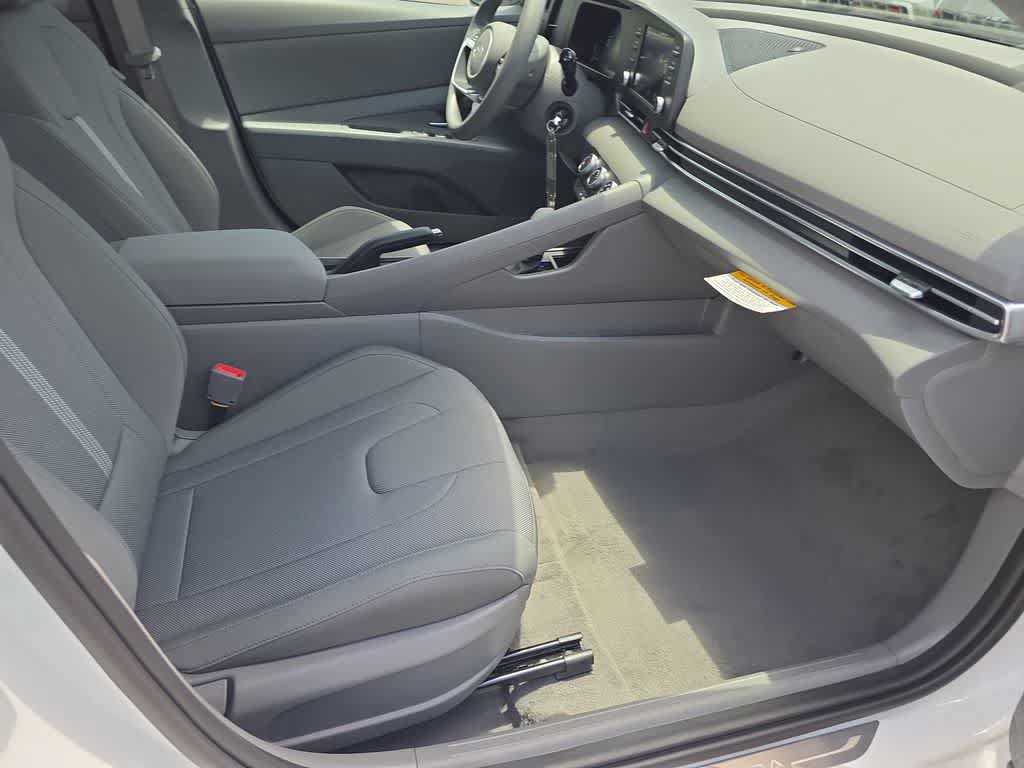 New 2026 Hyundai Elantra SE FWD image 22