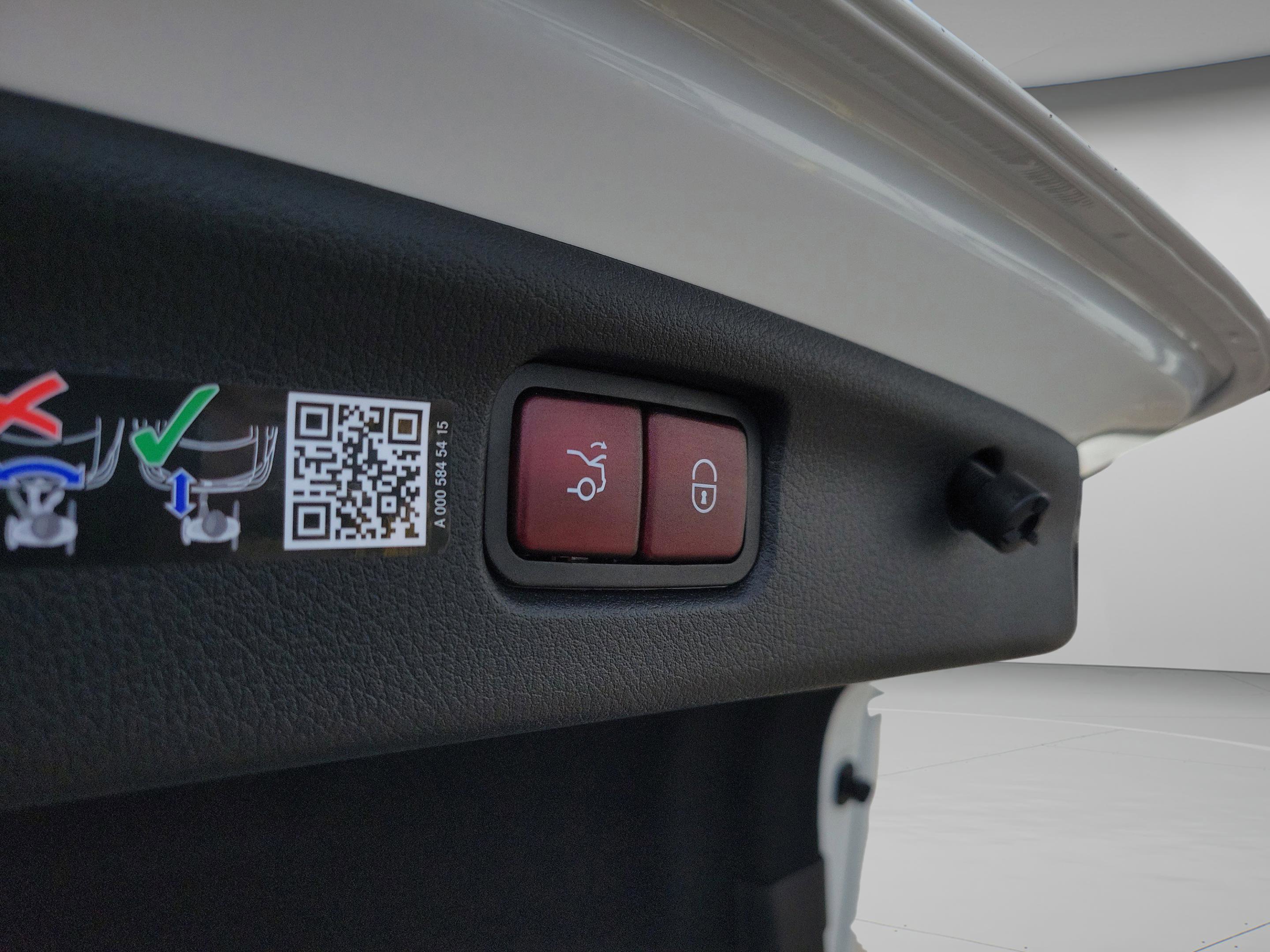 Certified 2025 Mercedes-Benz C 300 Sedan image 10