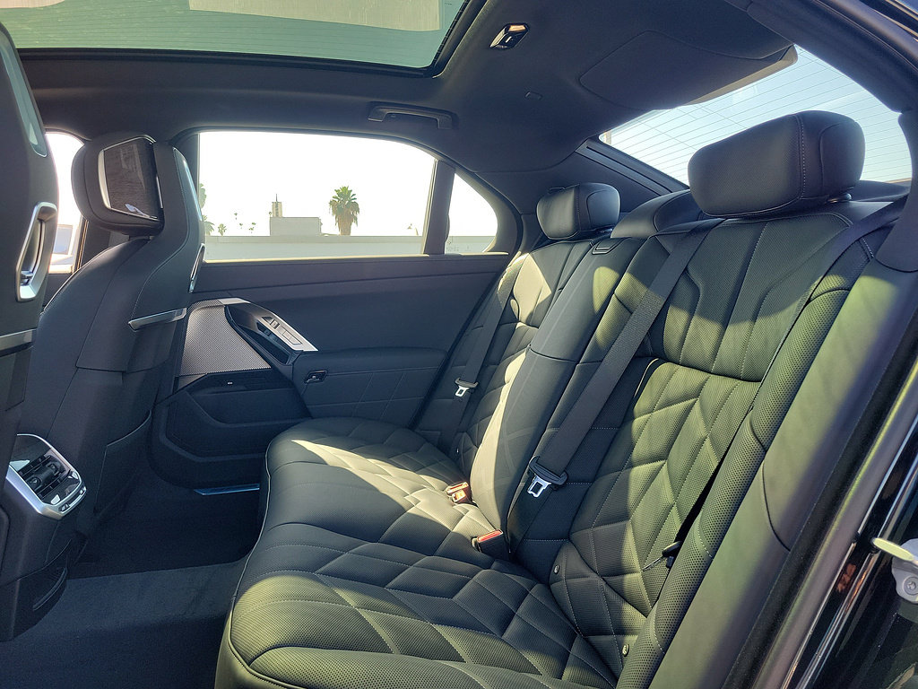 New 2026 BMW 750e xDrive AWD/4WD image 14