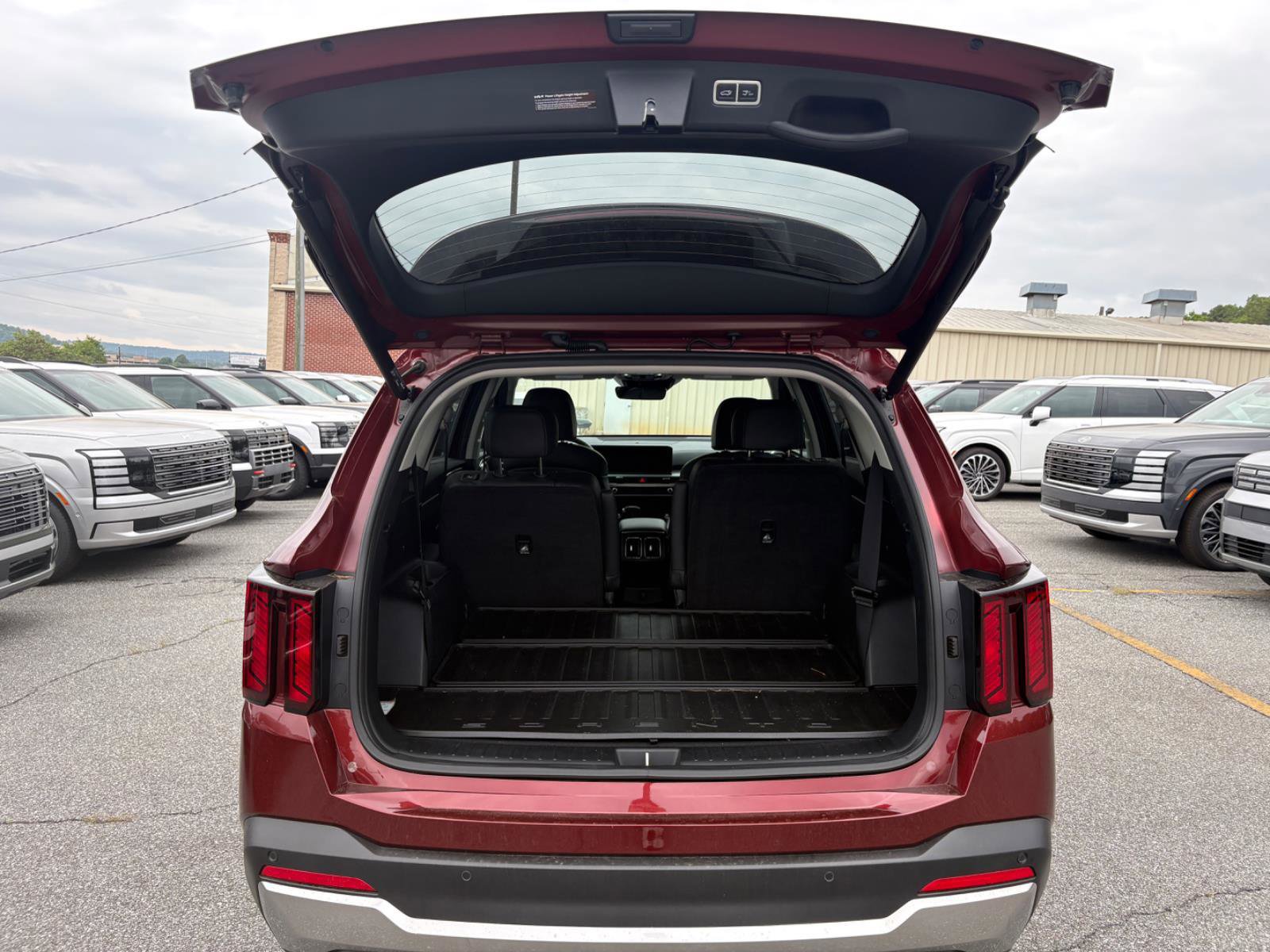 Used 2025 Kia Sorento EX w/ Panoramic Sunroof Package FWD image 12
