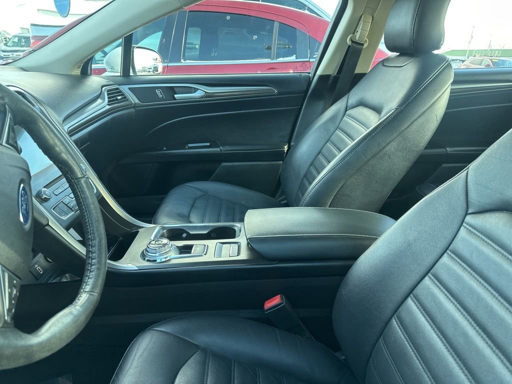 Used 2017 Ford Fusion SE w/ Fusion SE Technology Package image 18